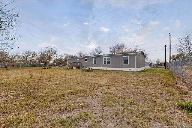 19124 La Gloria, Elmendorf, TX 78112