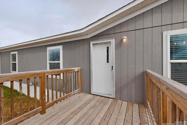 19124 La Gloria, Elmendorf, TX 78112