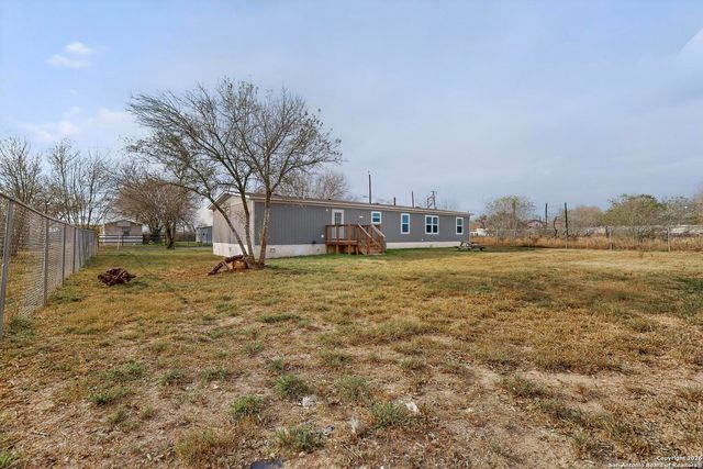 19124 La Gloria, Elmendorf, TX 78112