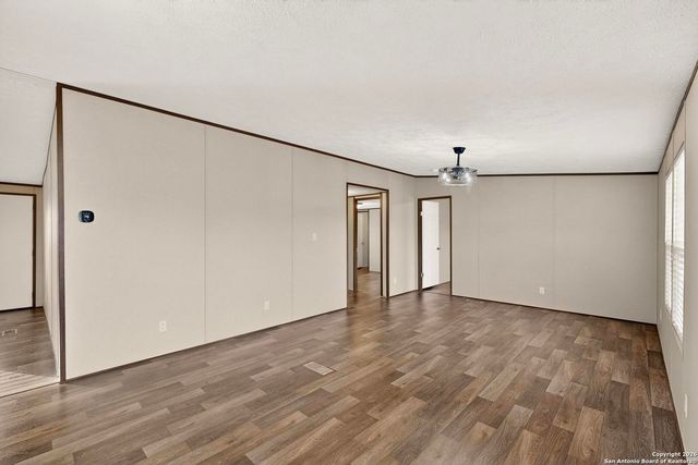 19124 La Gloria, Elmendorf, TX 78112