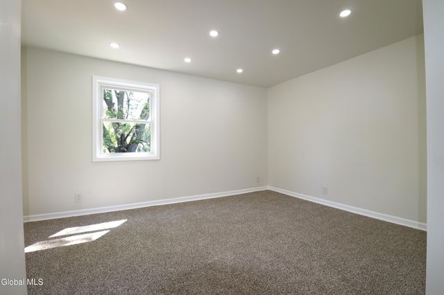 1928 Greenpoint Avenue, Rotterdam, NY 12303