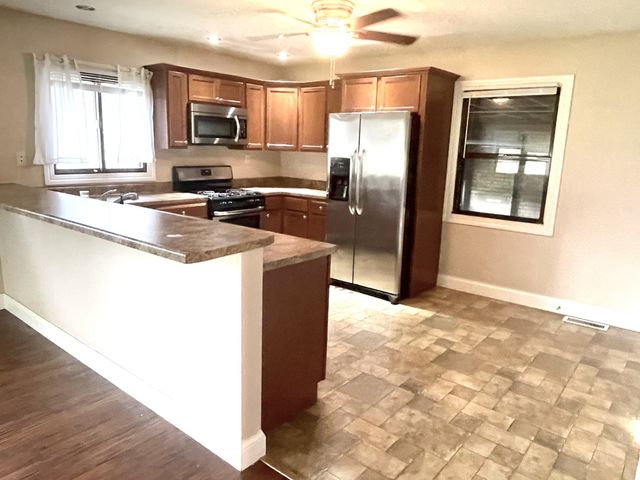 1415 Plain Street, Peru, IL 61354