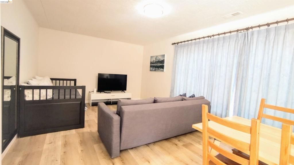 Image 10 of property listing at 1098 4Th St, South Lake Tahoe, CA 96150