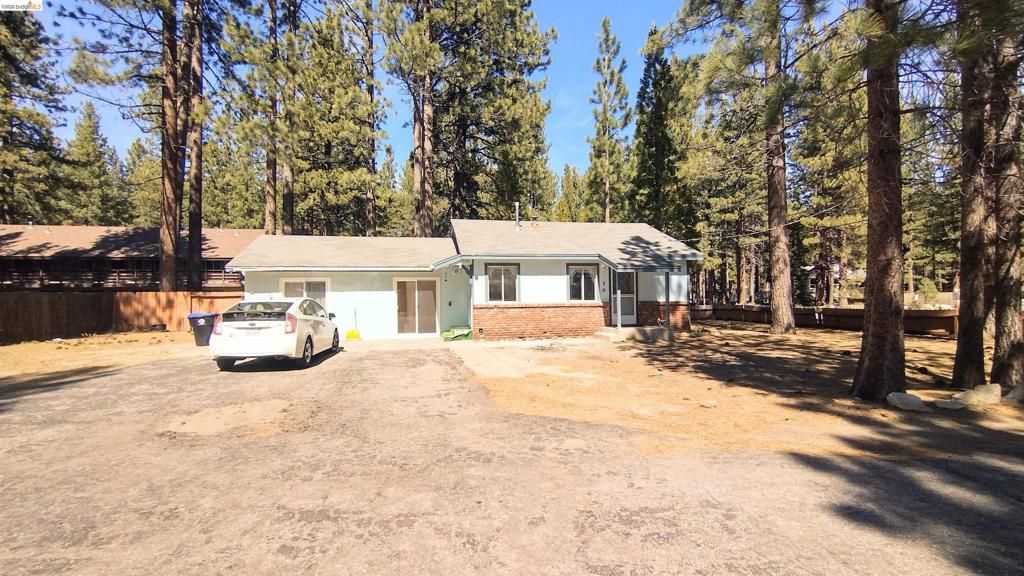 Image 12 of property listing at 1098 4Th St, South Lake Tahoe, CA 96150