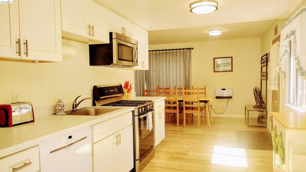 Image 3 of property listing at 1098 4Th St, South Lake Tahoe, CA 96150