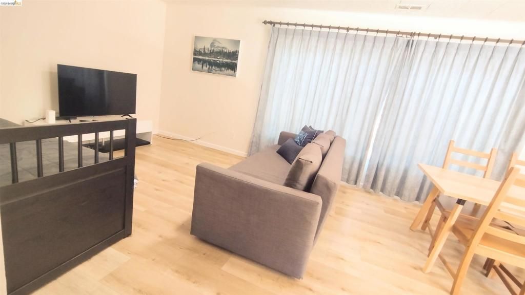 Image 9 of property listing at 1098 4Th St, South Lake Tahoe, CA 96150