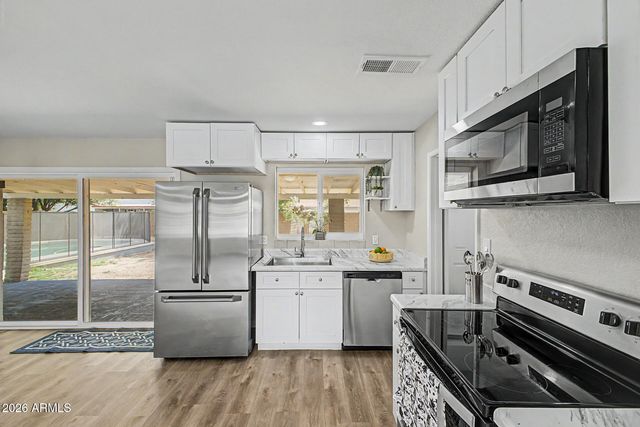 1425 W WICKIEUP Lane, Phoenix, AZ 85027