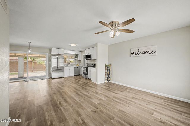 1425 W WICKIEUP Lane, Phoenix, AZ 85027