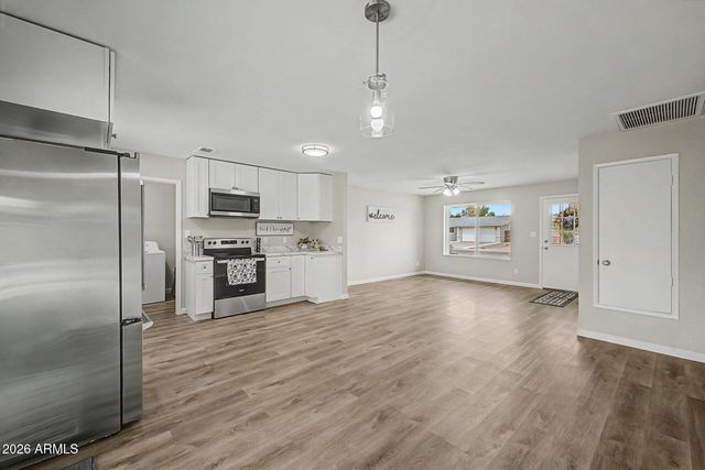 1425 W WICKIEUP Lane, Phoenix, AZ 85027