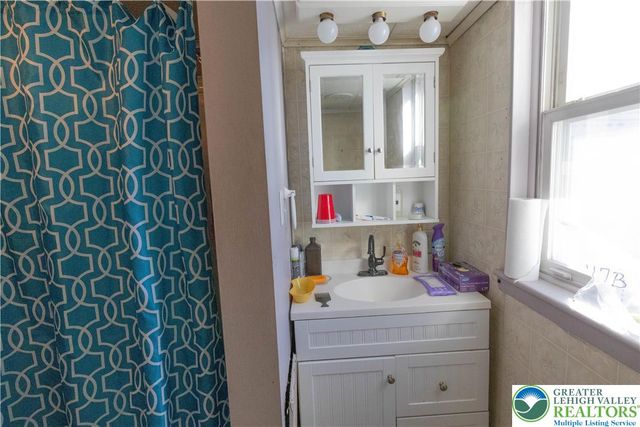 1604 Newport Avenue, Northampton Boro, PA 18067