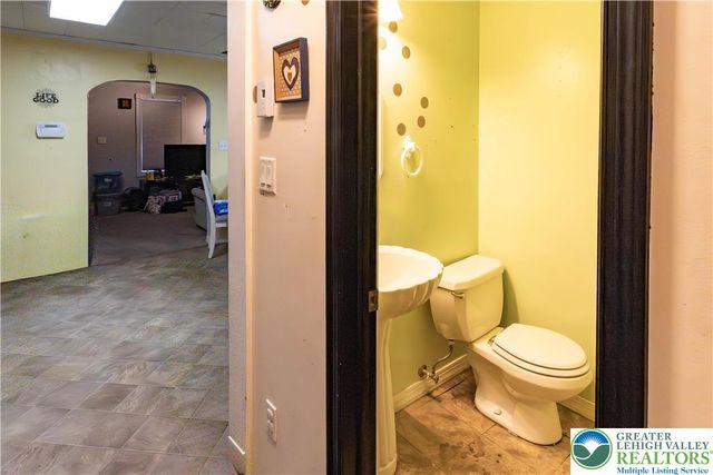 1604 Newport Avenue, Northampton Boro, PA 18067