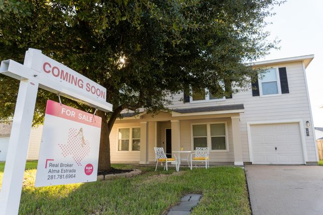 7627 Greenwood Point Drive, Cypress, TX 77433