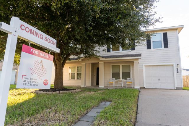 7627 Greenwood Point Drive, Cypress, TX 77433