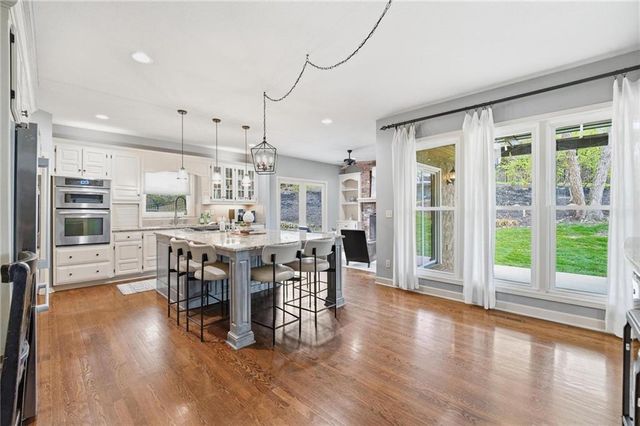 5303 NW 60th Terrace, Kansas City, MO 64151