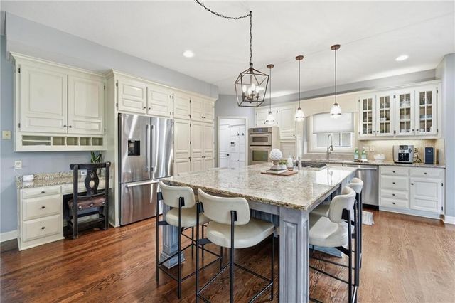 5303 NW 60th Terrace, Kansas City, MO 64151