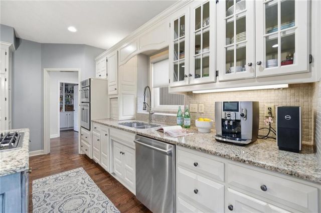5303 NW 60th Terrace, Kansas City, MO 64151