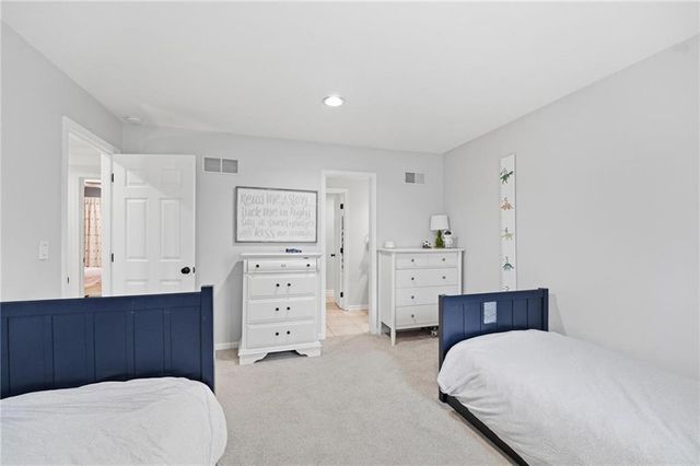 5303 NW 60th Terrace, Kansas City, MO 64151