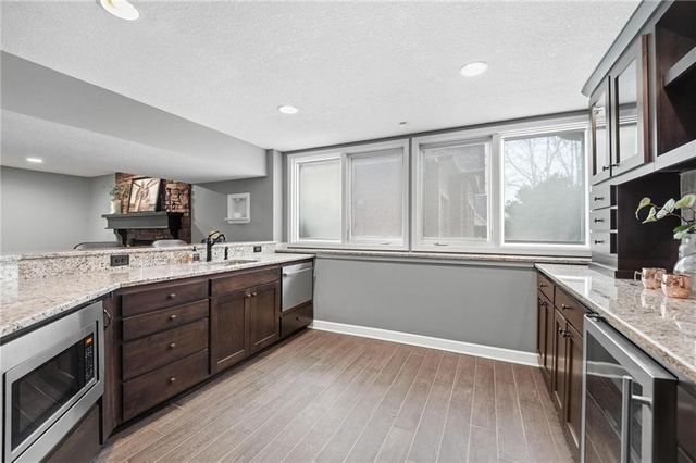 5303 NW 60th Terrace, Kansas City, MO 64151
