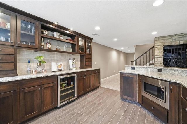 5303 NW 60th Terrace, Kansas City, MO 64151