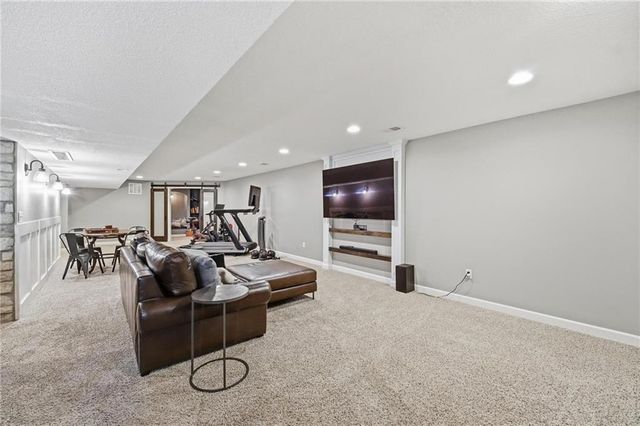 5303 NW 60th Terrace, Kansas City, MO 64151