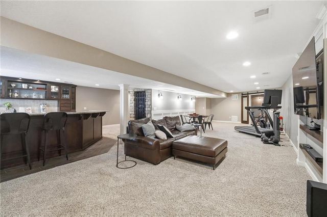 5303 NW 60th Terrace, Kansas City, MO 64151
