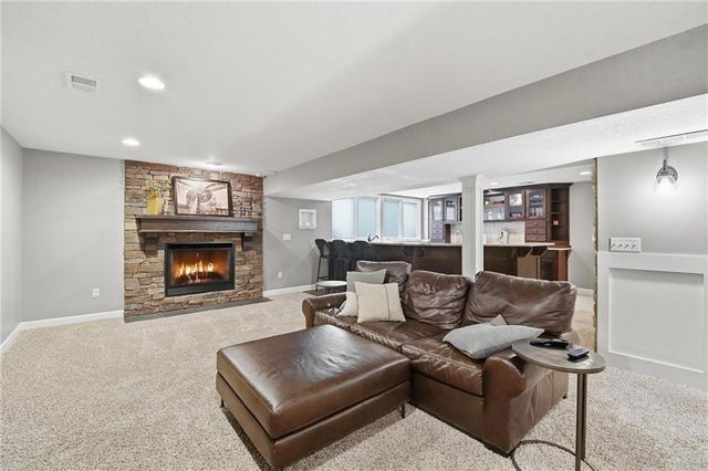 5303 NW 60th Terrace, Kansas City, MO 64151