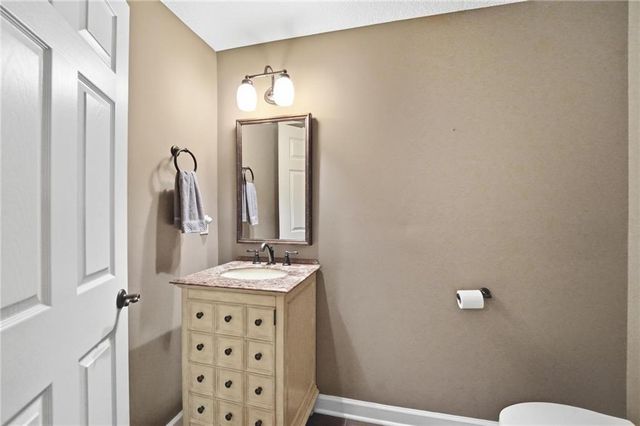 5303 NW 60th Terrace, Kansas City, MO 64151