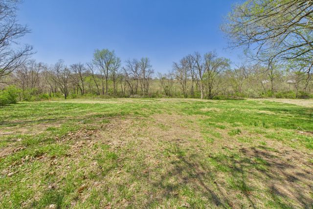 1102 Golf Course Rd, Ava, MO 65608