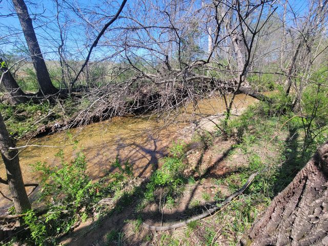 1102 Golf Course Rd, Ava, MO 65608
