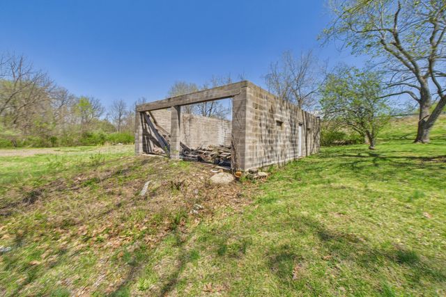 1102 Golf Course Rd, Ava, MO 65608