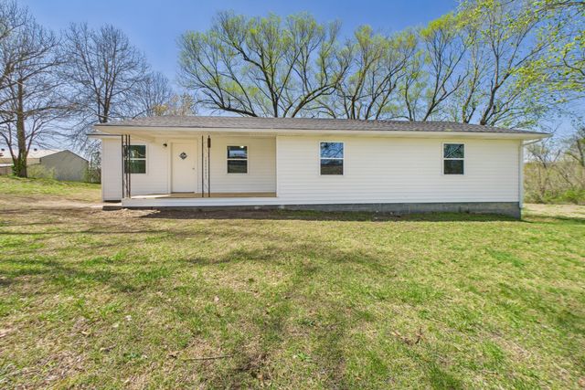 1102 Golf Course Rd, Ava, MO 65608