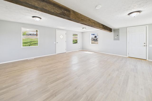 1102 Golf Course Rd, Ava, MO 65608
