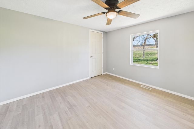 1102 Golf Course Rd, Ava, MO 65608