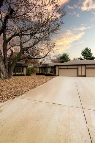 1303 N 43rd Street, St Joseph, MO 64506