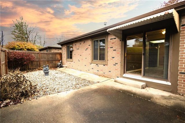 1303 N 43rd Street, St Joseph, MO 64506