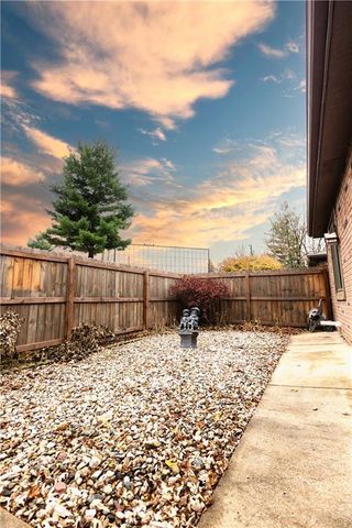 1303 N 43rd Street, St Joseph, MO 64506