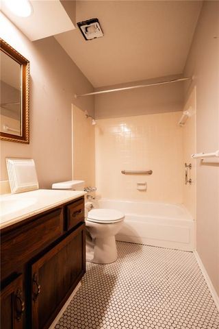 1303 N 43rd Street, St Joseph, MO 64506