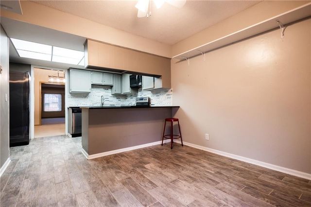 1303 N 43rd Street, St Joseph, MO 64506