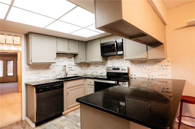 1303 N 43rd Street, St Joseph, MO 64506