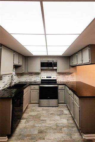 1303 N 43rd Street, St Joseph, MO 64506