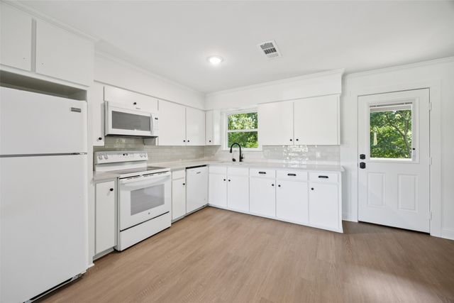 656 Sardis Road, Midlothian, TX 76065