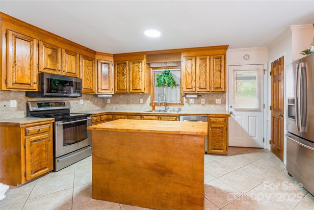 8230 Quail Hollow Drive, Harrisburg, NC 28075