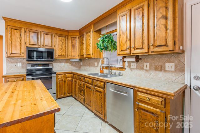 8230 Quail Hollow Drive, Harrisburg, NC 28075