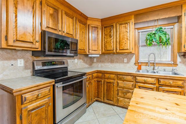 8230 Quail Hollow Drive, Harrisburg, NC 28075