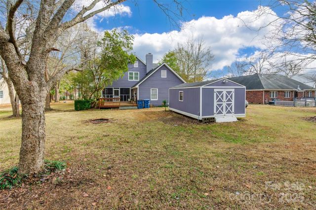 8230 Quail Hollow Drive, Harrisburg, NC 28075