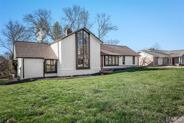 500 Kingridge Drive, Ballwin, MO 63011