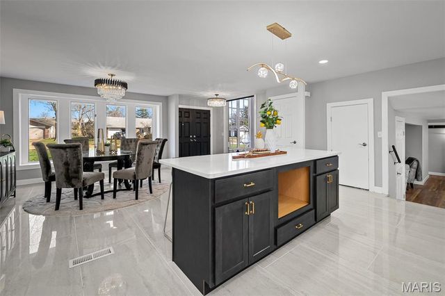 500 Kingridge Drive, Ballwin, MO 63011