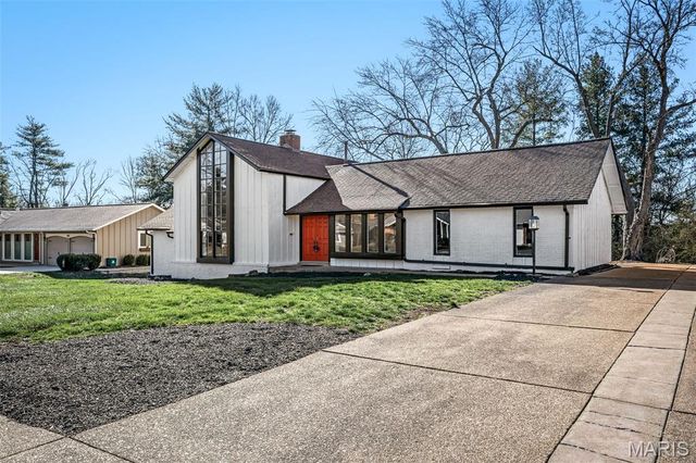 500 Kingridge Drive, Ballwin, MO 63011