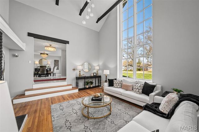 500 Kingridge Drive, Ballwin, MO 63011