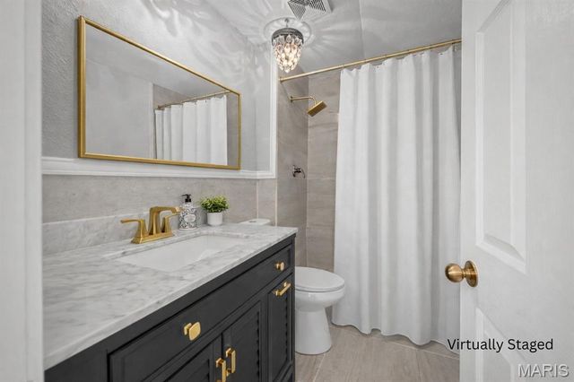 500 Kingridge Drive, Ballwin, MO 63011